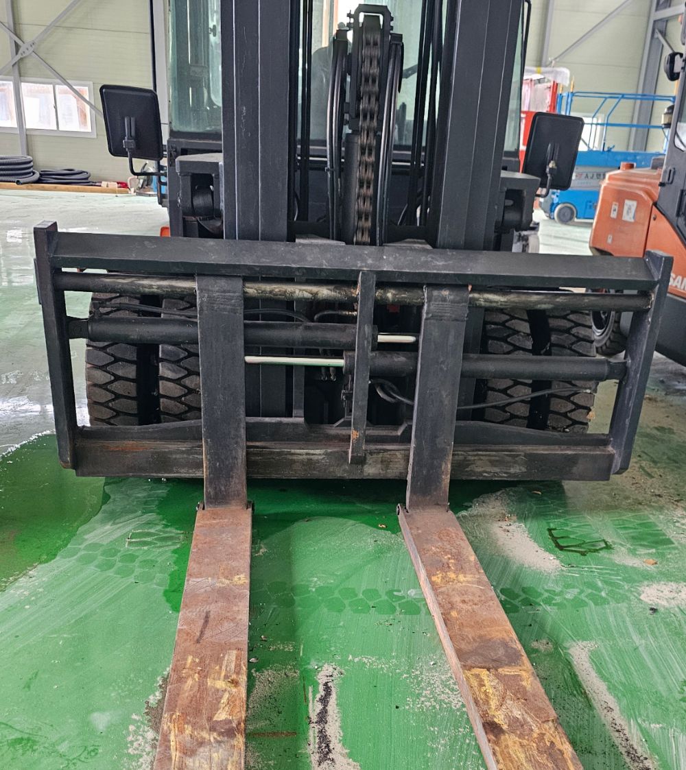 Doosan Forklift 5톤 (5톤) 뒤우측면