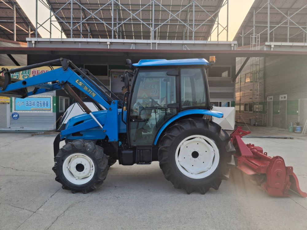 LS Tractor U55 (55hp) 뒤우측면