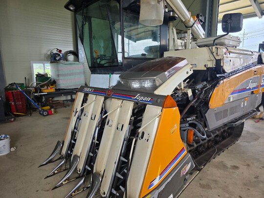 TYM Combine Harvester HJ695GC (6Rows) 앞좌측면