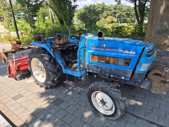 TYM 트랙터 TA4540 (45마력) 앞좌측면