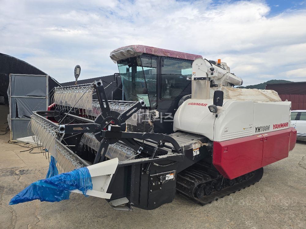 Yanmar Combine Harvester YH700M  뒤우측면