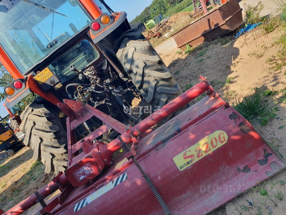 Daedong Tractor D702 (70hp) 뒤우측면