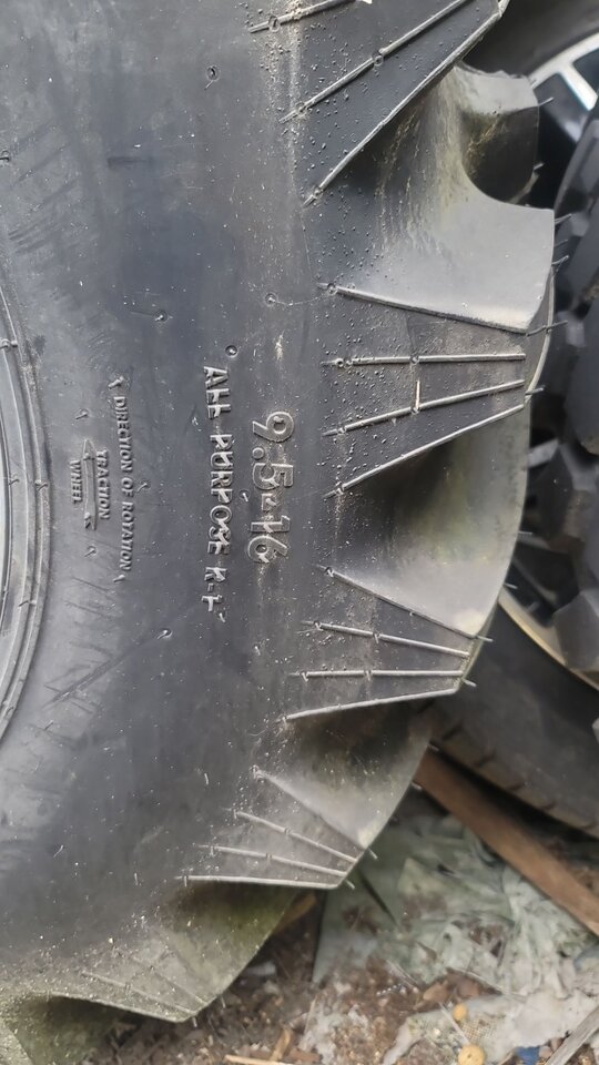 TYM Tractor 동양 25마력 (25hp) 앞좌측면