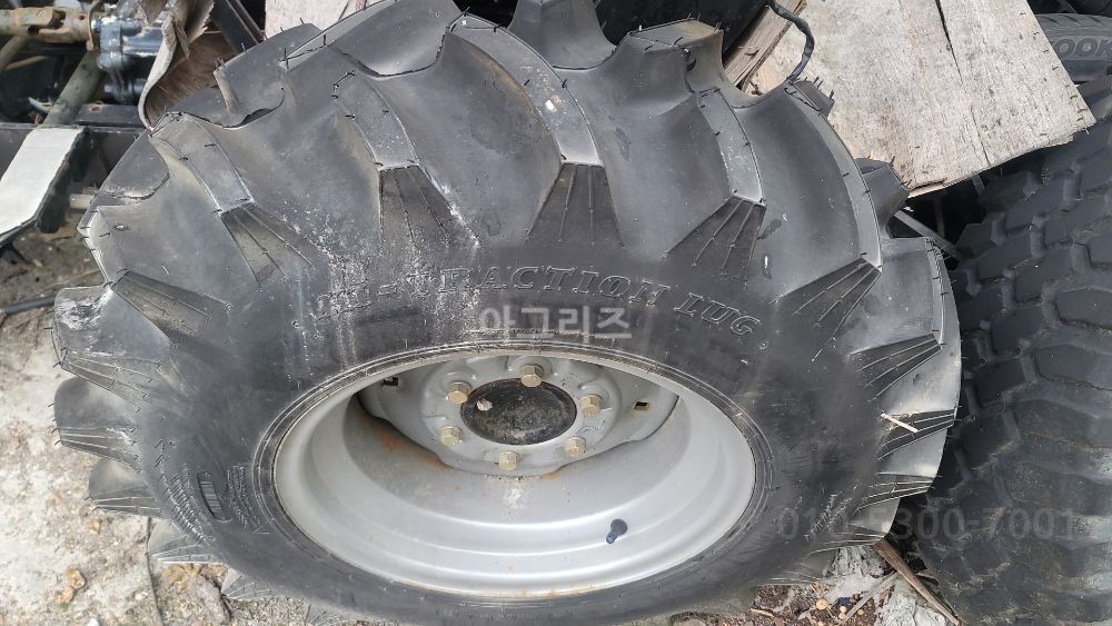 TYM Tractor 동양 25마력 (25hp) 뒤우측면