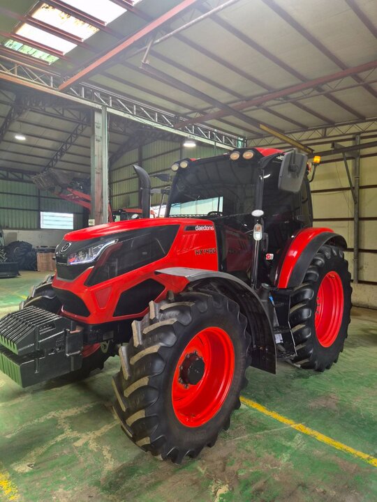 Daedong Tractor HX1400L-2C (142hp) 앞좌측면