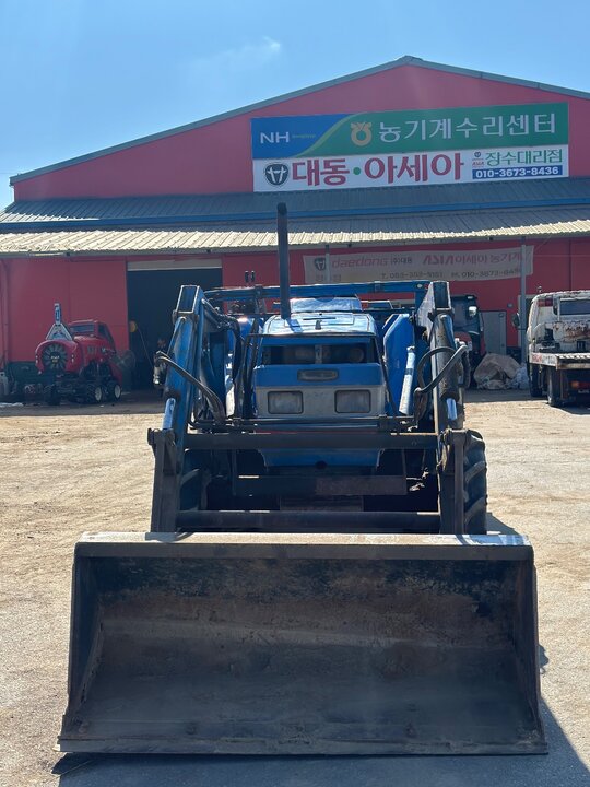 TYM 트랙터 TA4640 (46마력) 앞좌측면