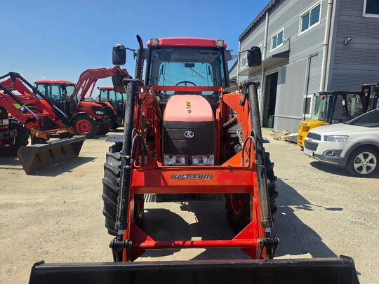 구보다 트랙터 M105X (105마력) 앞좌측면