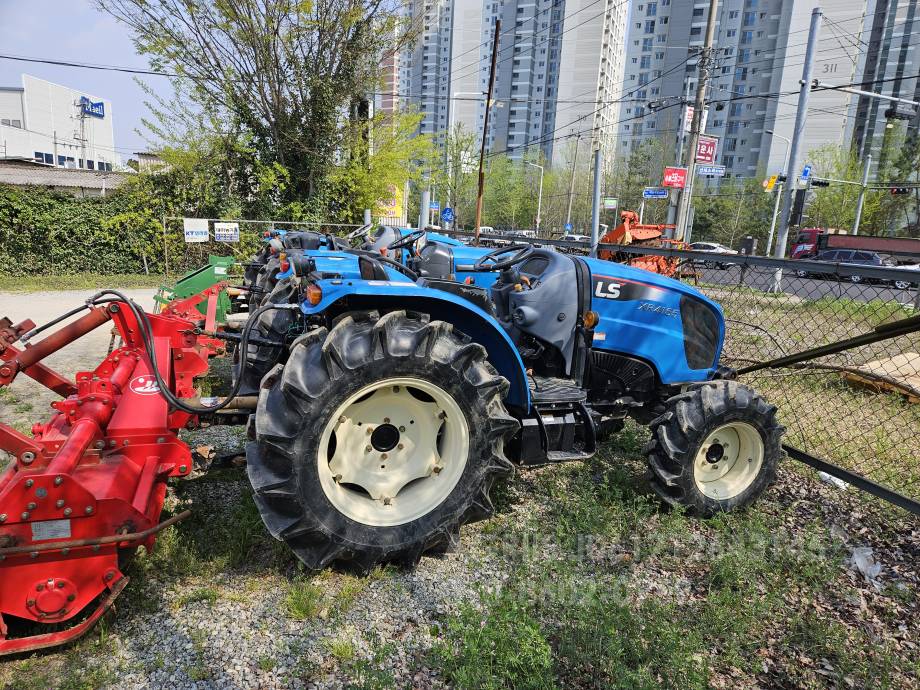 LS Tractor XR4155 (55.7hp) 앞좌측면