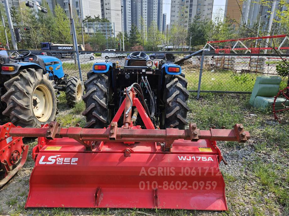 LS Tractor XR4155 (55.7hp) 뒤우측면