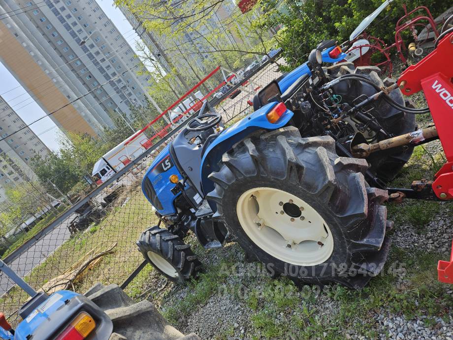 LS Tractor XR4155 (55.7hp) 측면