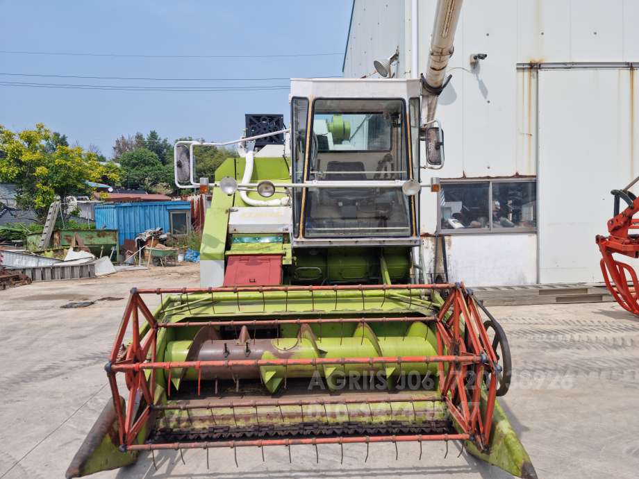 Shibaura Combine Harvester CT-2100A (보통형) 앞좌측면