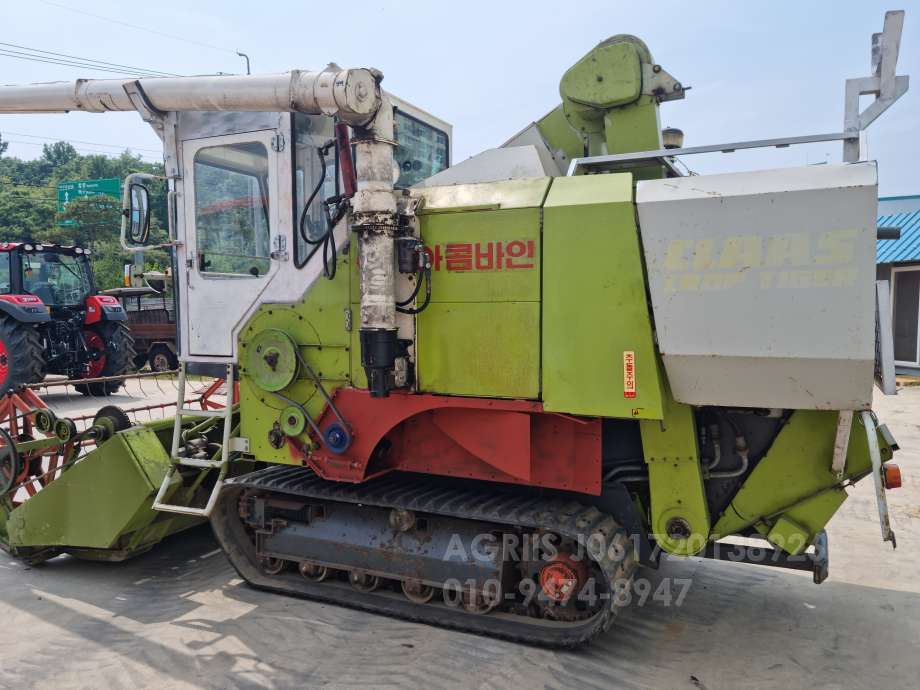 Shibaura Combine Harvester CT-2100A (보통형) 운전석