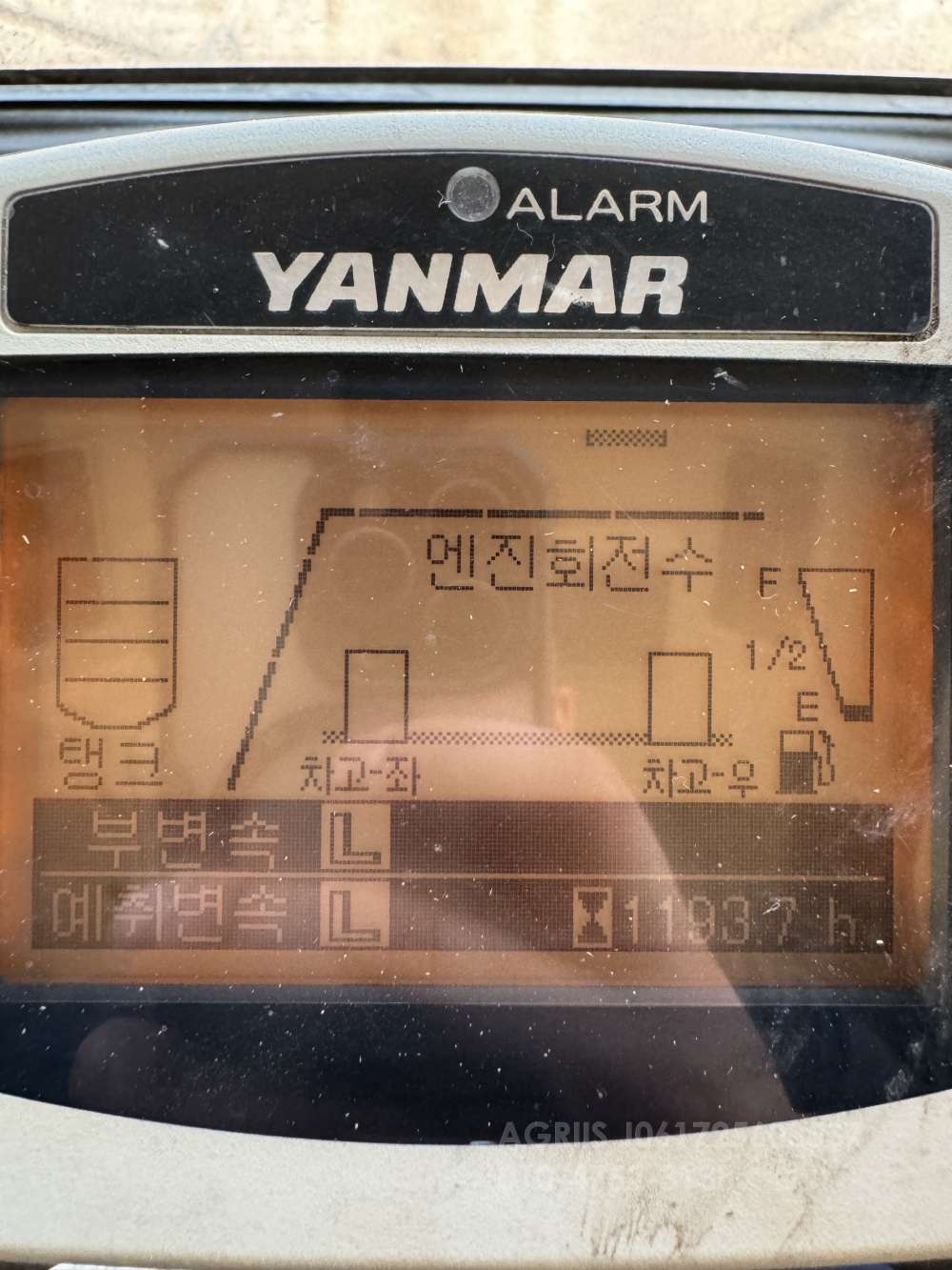 얀마 콤바인 AW6114 (6조식) 운전석