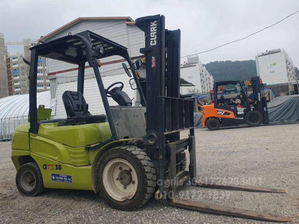 Yanmar Forklift 클라크  앞좌측면