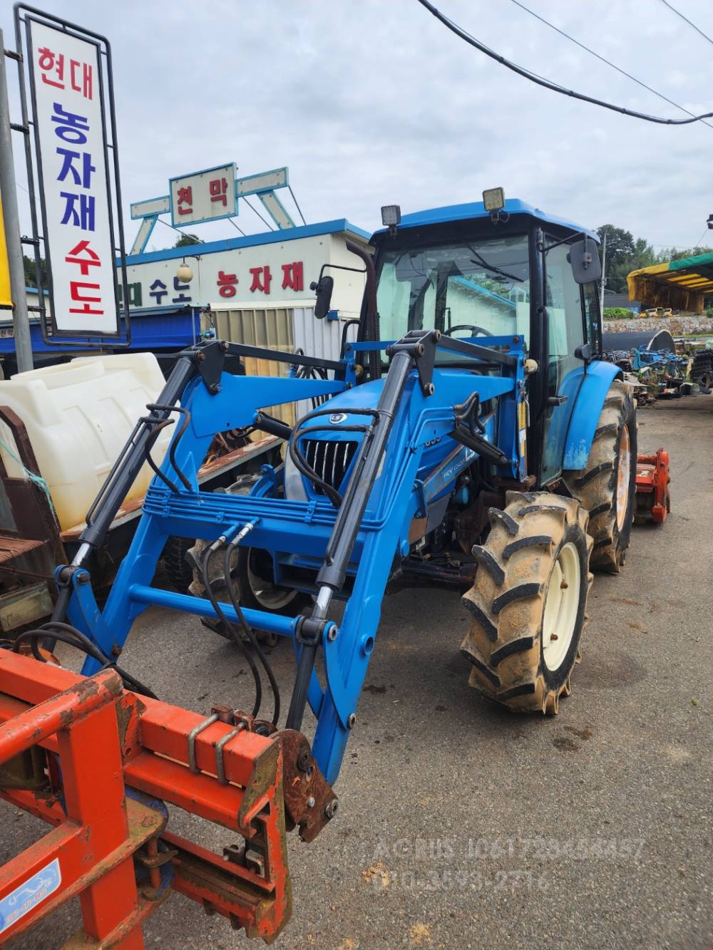 LS Tractor U55 (55hp) 운전석