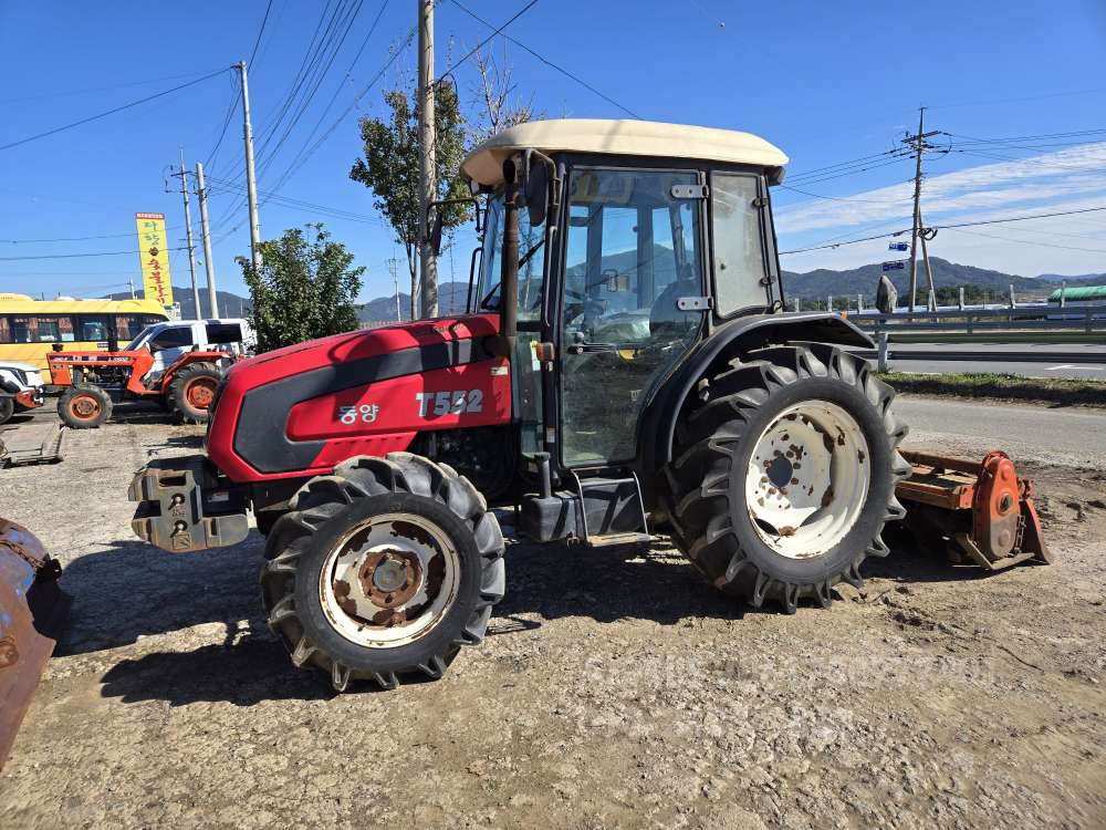 TYM Tractor T552 (55hp) 앞좌측면