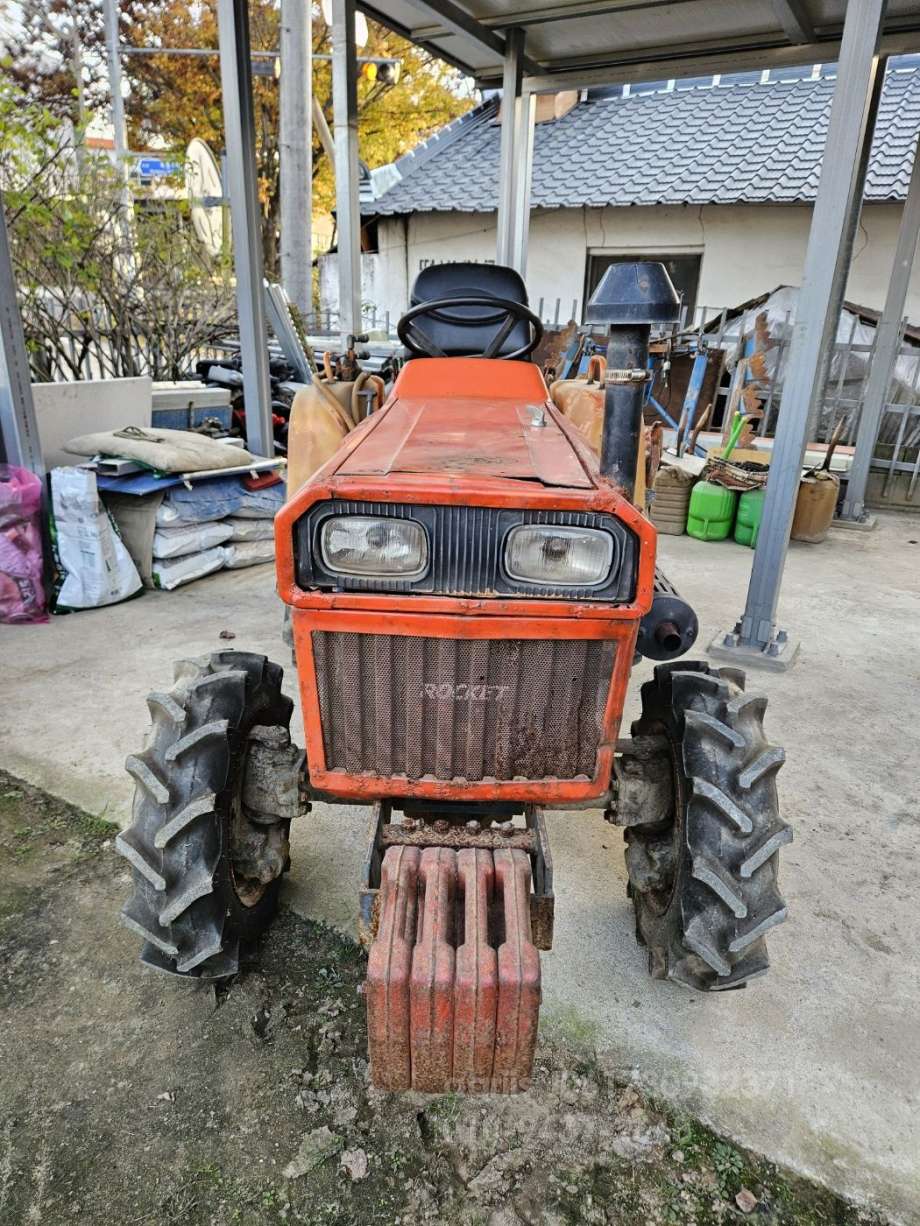 Daedong Tractor L2202 (22hp) 앞좌측면