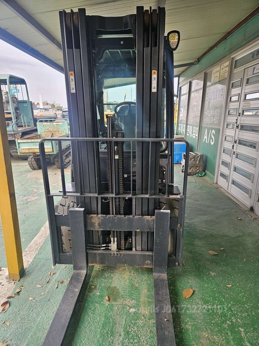 Doosan Forklift D30 앞뒤 캐빈  엔진내부