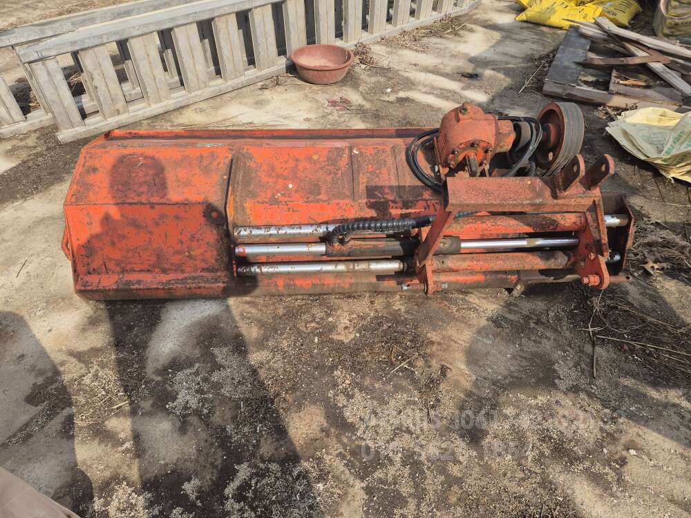  과수원잔가지파쇄기 과수원잔가지파쇄기  뒤우측면