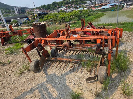  마늘 양파 수확기 마늘 양파 수확기  앞좌측면