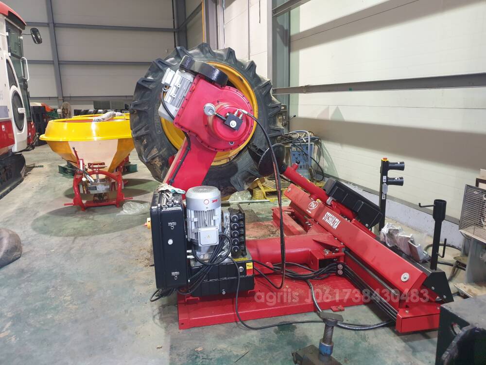 대형타이어탈착기 대형타이어탈착기 56인치 STC56ULTRA 앞좌측면