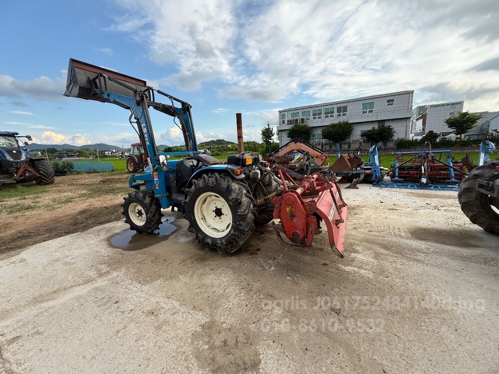 LS Tractor R53 (53hp) 뒤우측면