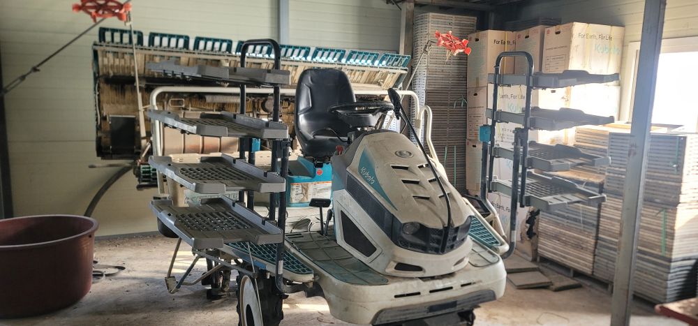 Kubota Rice transplanter KEP8DF (8Rows) 앞좌측면