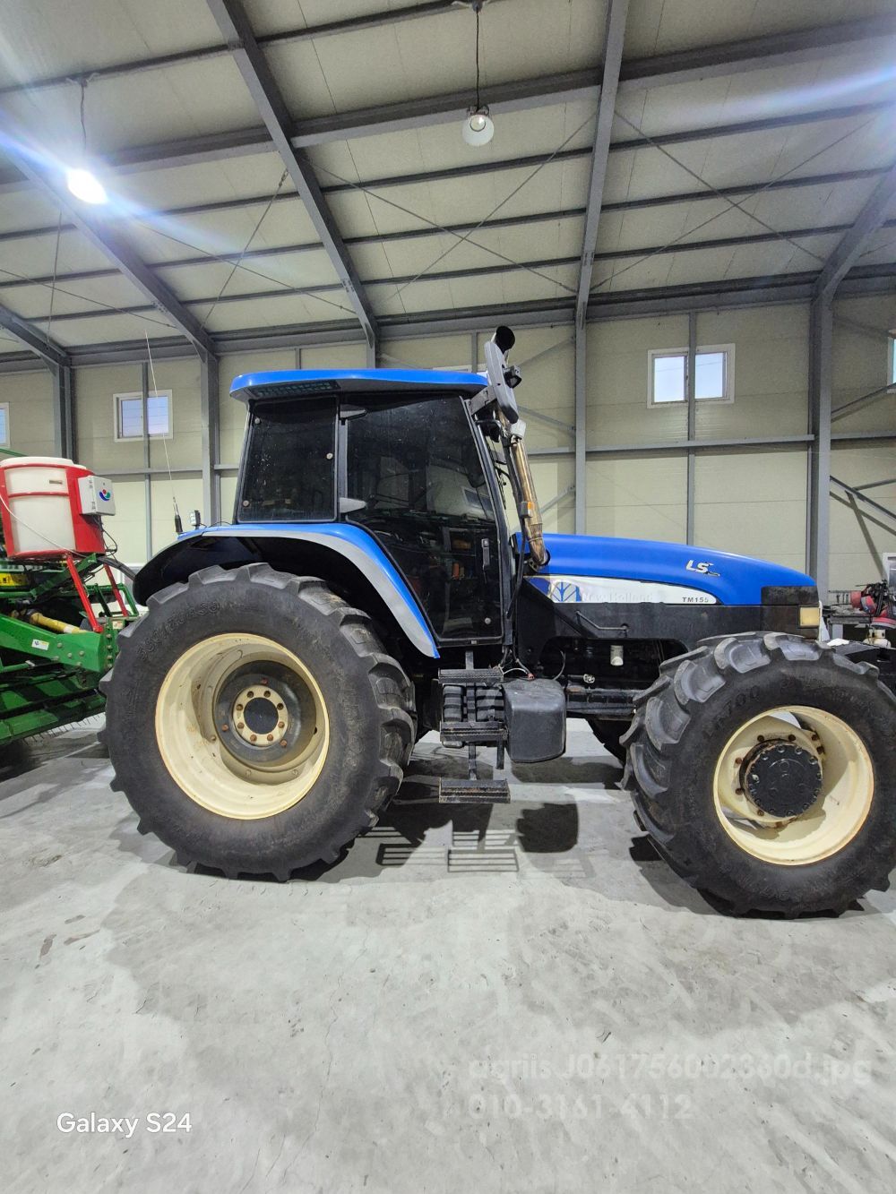 NewHolland Tractor TM155 (150hp) 뒤우측면