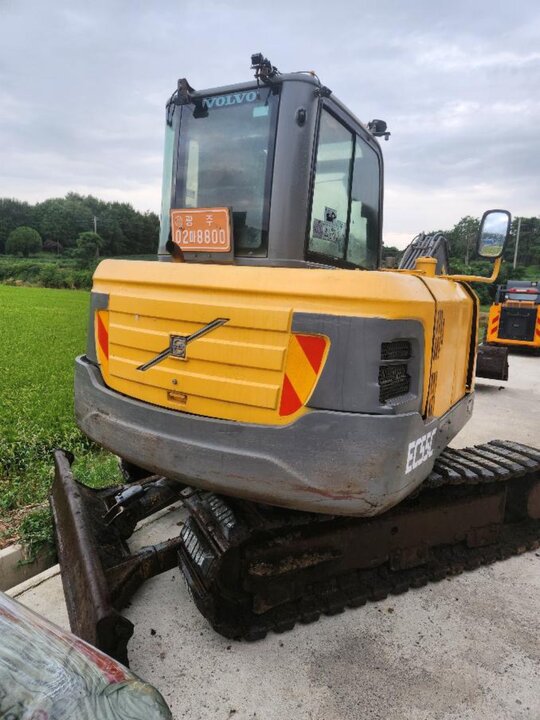 Volvo Excavator (5톤)  앞좌측면