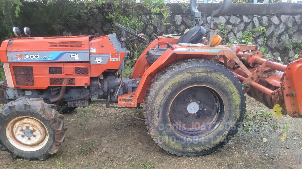 Daedong Tractor L300 (30hp) 뒤우측면