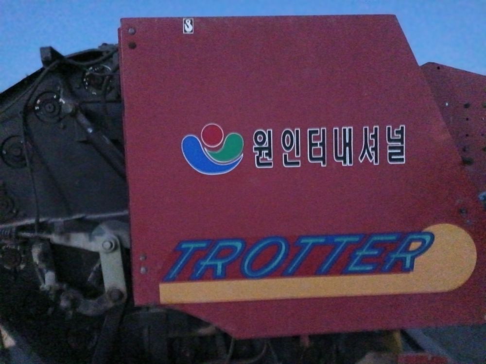 구보다 콤바인 WR68 (4조식) 앞좌측면