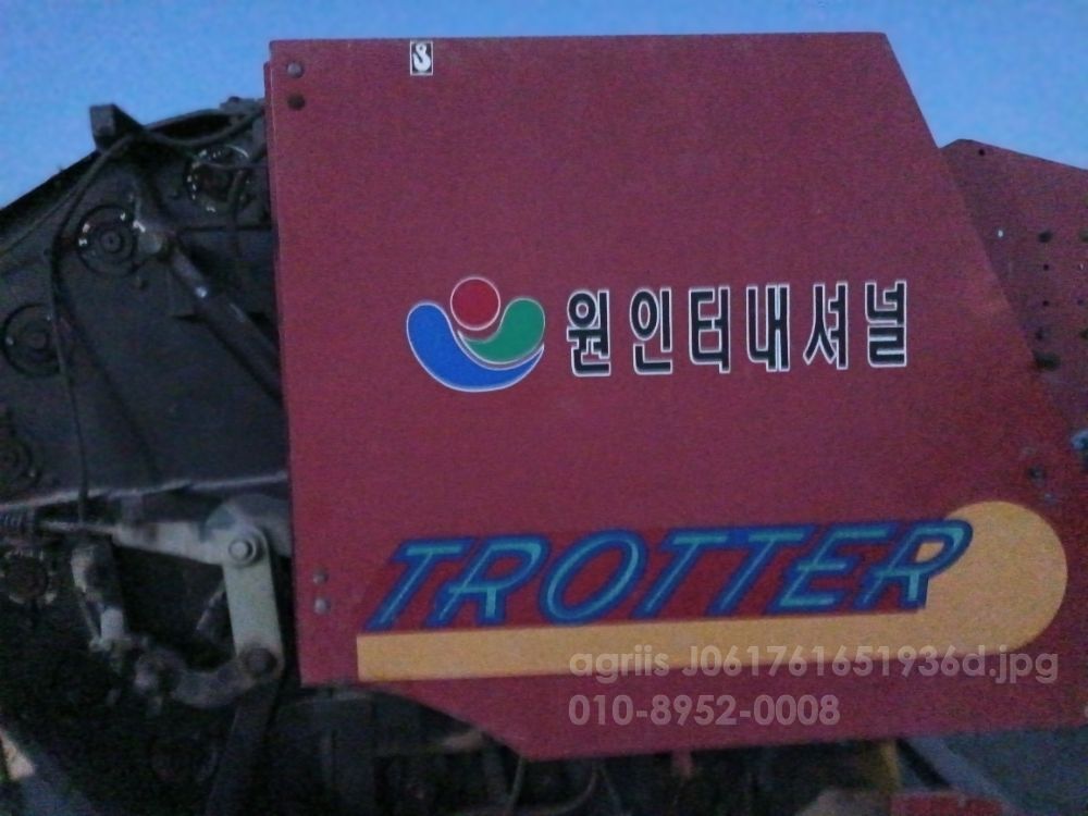 구보다 콤바인 WR68 (4조식) 뒤우측면