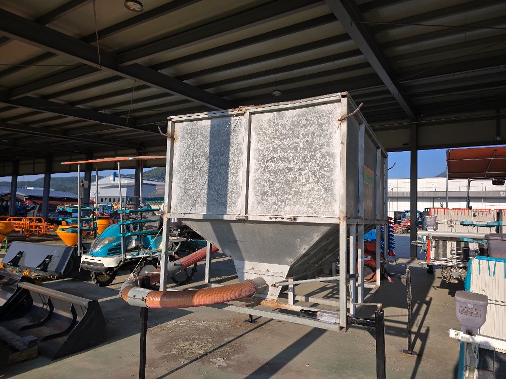 하나농업기계 곡물탱크  곡물탱크  앞좌측면