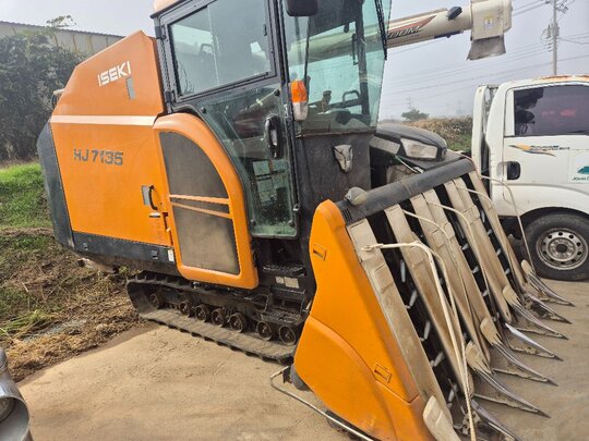 TYM 콤바인 HJ7135 (7조식) 앞좌측면