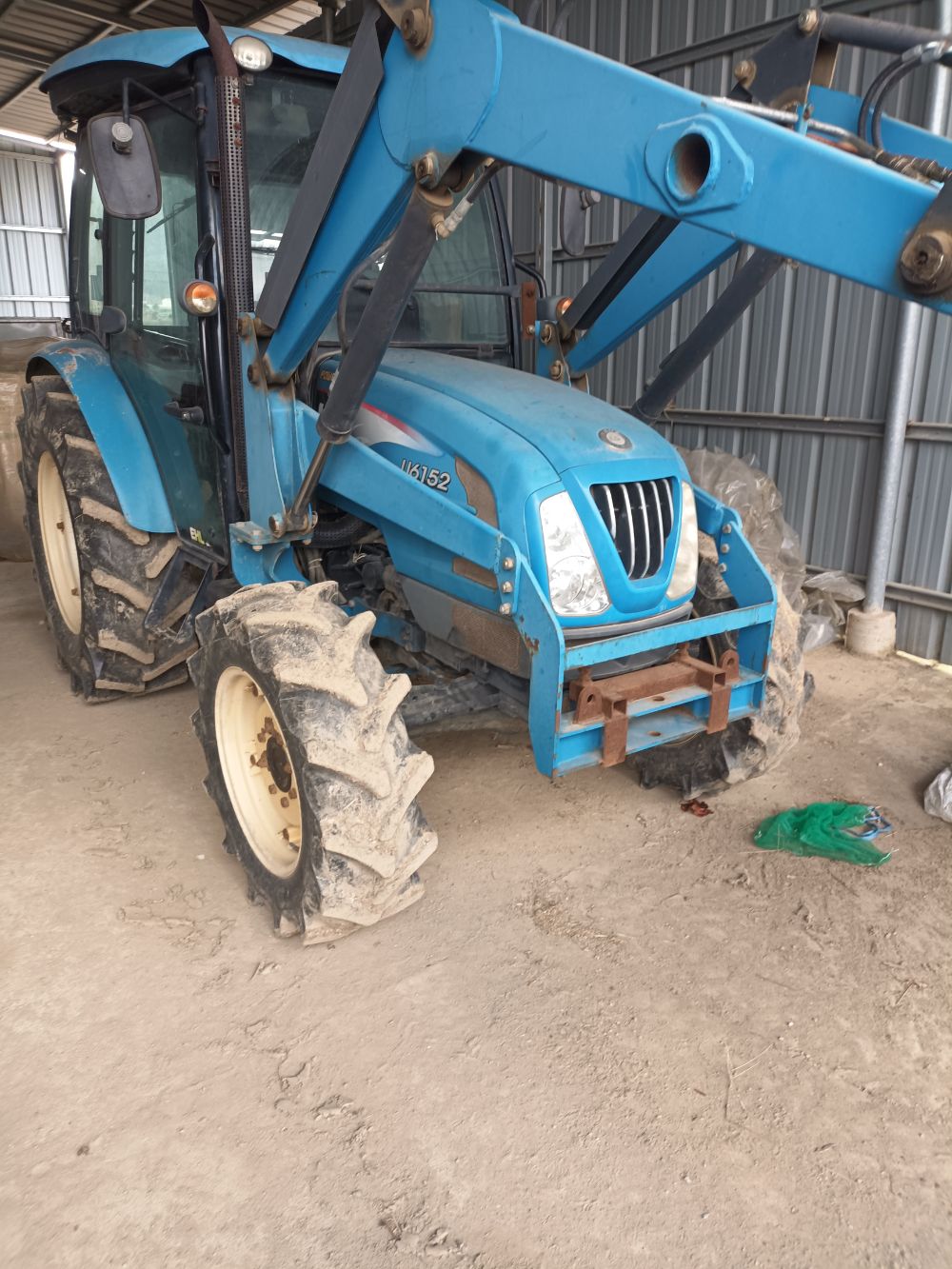 LS 트랙터 U6152 (52마력) 앞좌측면