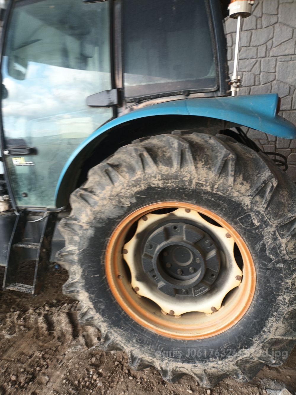 LS 트랙터 L7030 (85마력) 뒤우측면