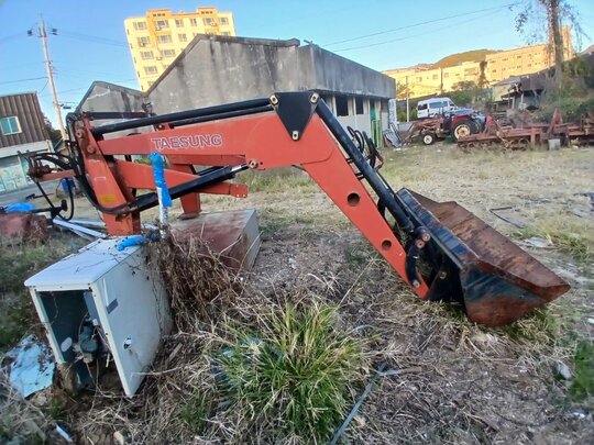  Loader 톼성 피아트 80-66  앞좌측면