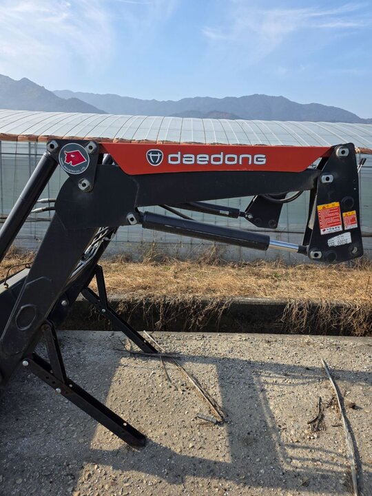 대동 로더 Hit-320L 앞좌측면