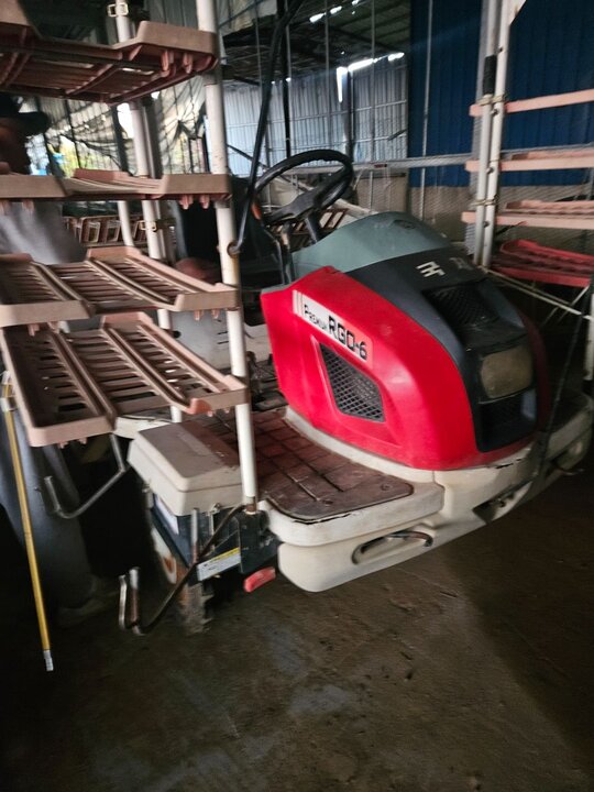 국제 이앙기 RGO-6 (6조식) 앞좌측면