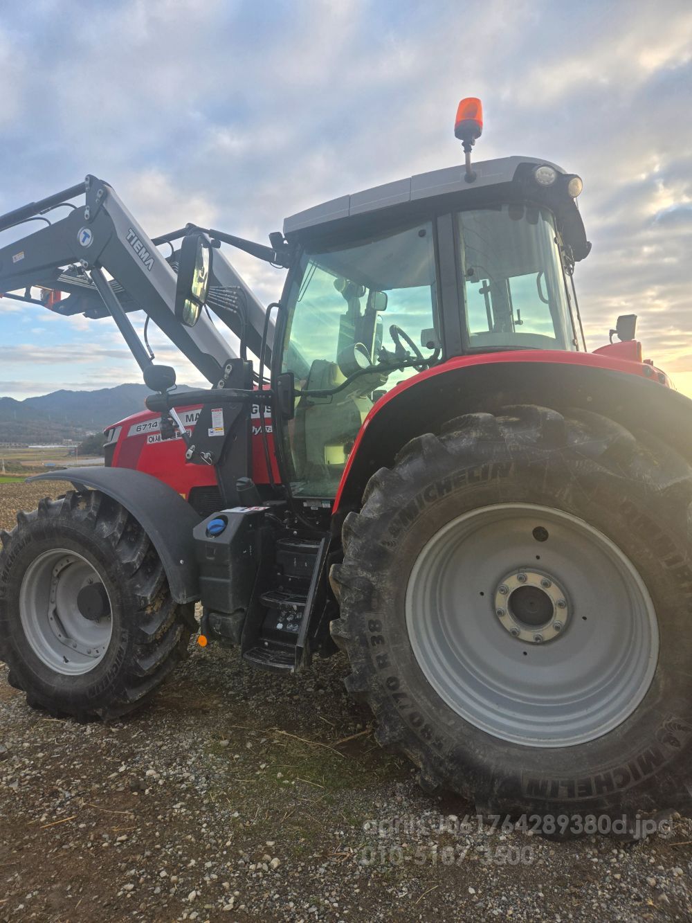 MF Tractor MF6714S (140hp) 뒤우측면