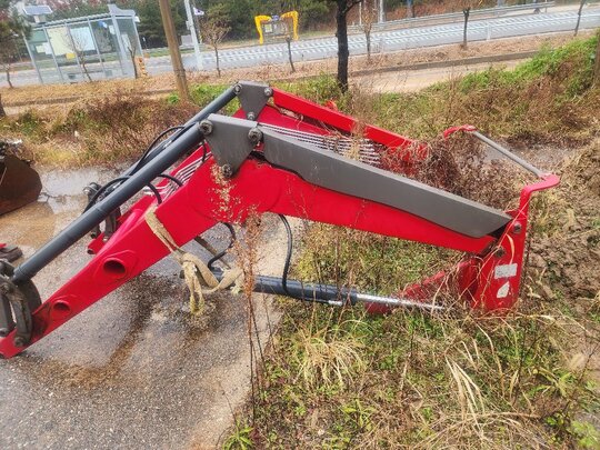 TYM Tractor T110 (111.5hp) 앞좌측면