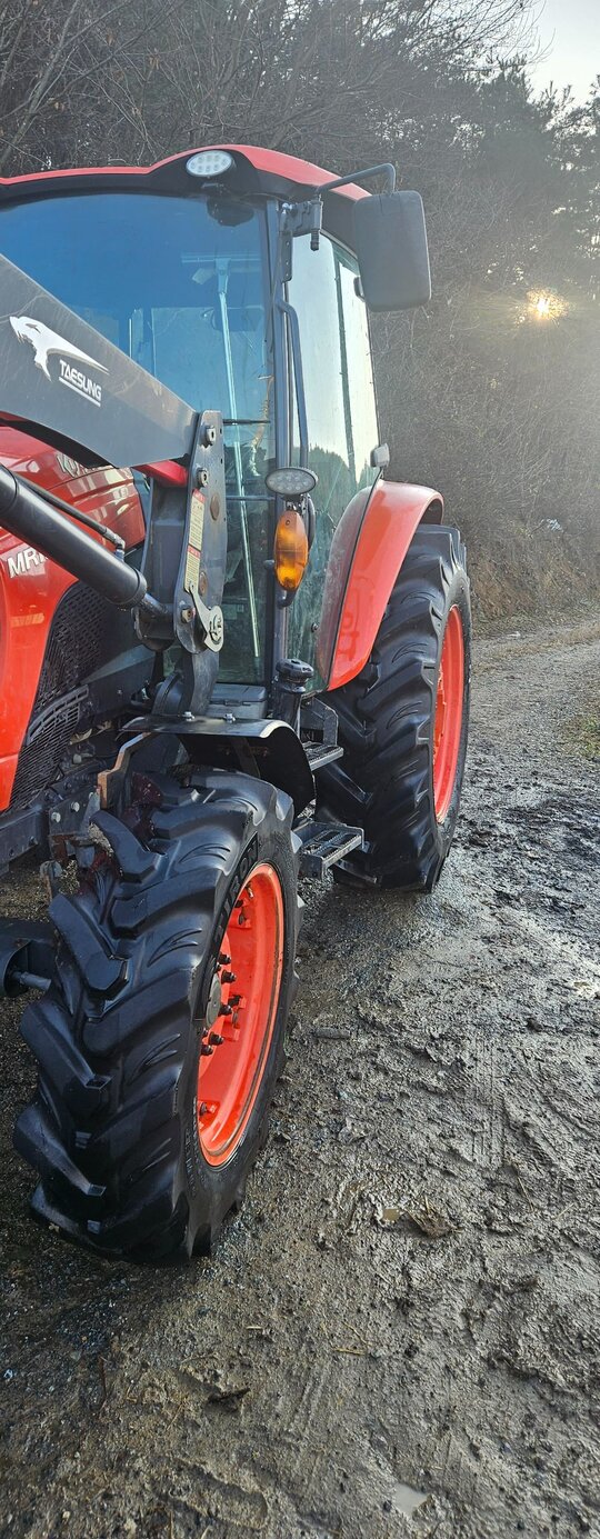 구보다 트랙터 MR1007 (106마력) 앞좌측면