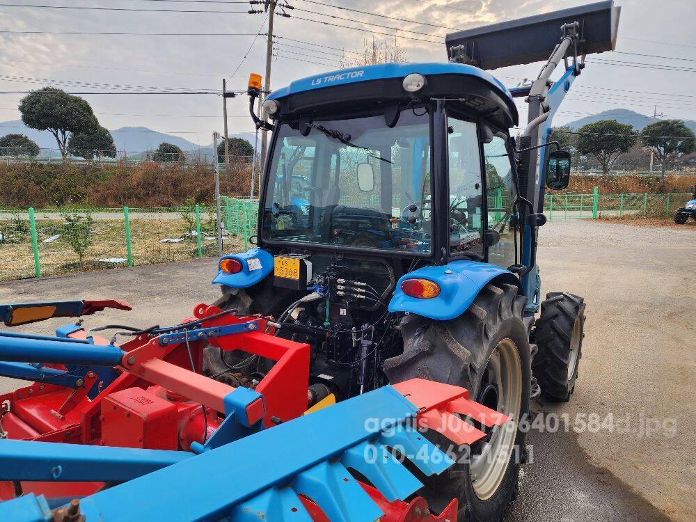 LS Tractor XU6168NCL (68.9hp) 뒤우측면