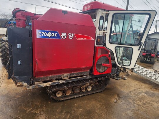 TYM Combine Harvester C704G (4Rows) 앞좌측면