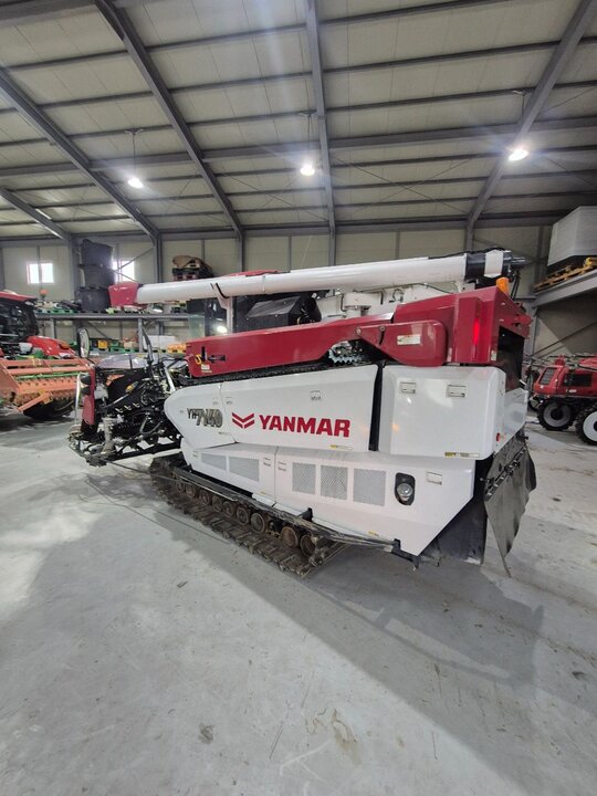 Yanmar Combine Harvester YH7140 (7Rows) 앞좌측면