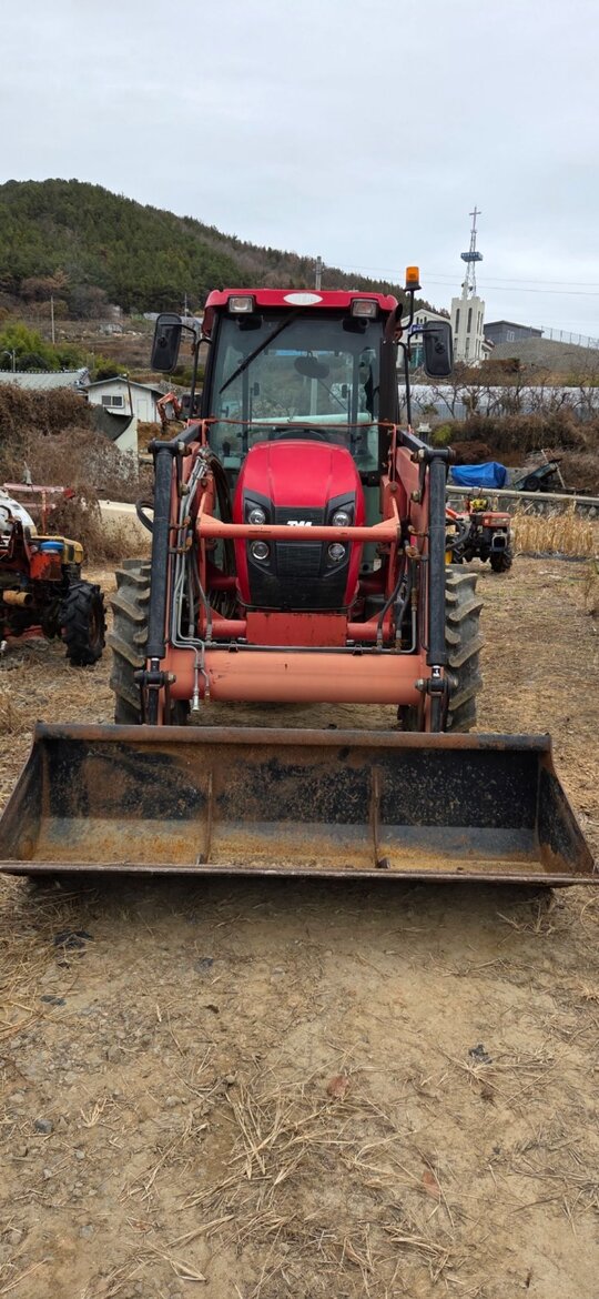 TYM 트랙터 TX703 (74마력) 앞좌측면