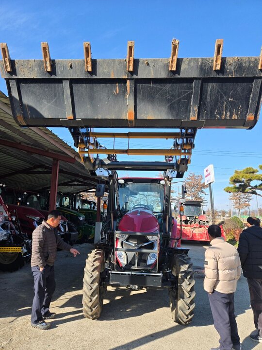Yanmar Tractor YT470 (70hp) 앞좌측면