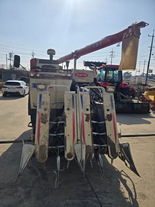 TYM Combine Harvester C704G (4Rows) 앞좌측면