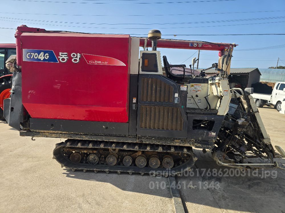 TYM Combine Harvester C704G (4Rows) 뒤우측면