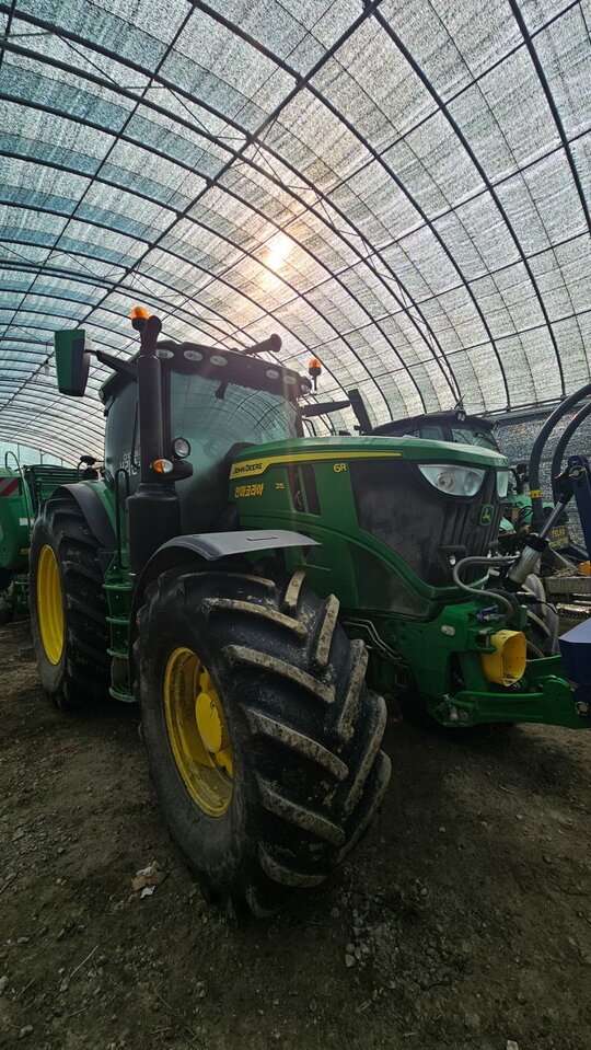 존디어 트랙터 6215R (215마력) 앞좌측면